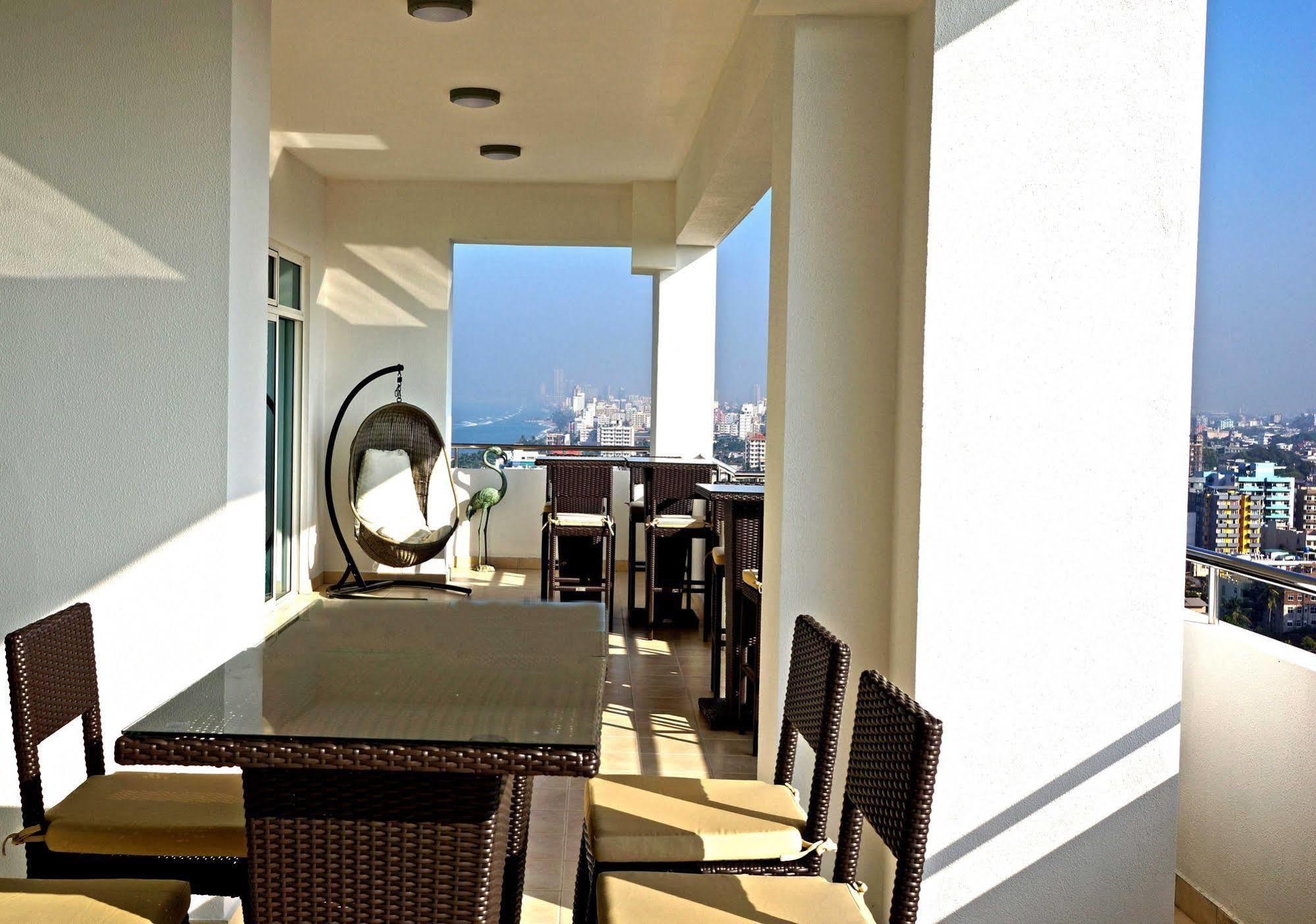 The Penthouse Above Sea Lägenhet Dehiwala-Mount Lavinia Exteriör bild